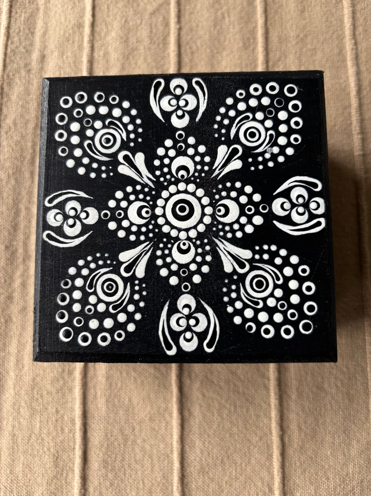 Handpainted Mandala Wooden Box Set 100% Pure Beeswax Candles 30 Minute 30 Candles